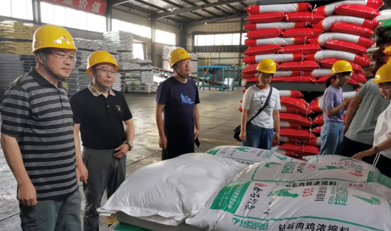 榆林市动物疫病预防控制中心刘建鹏主任来金石牧业考察指导工作